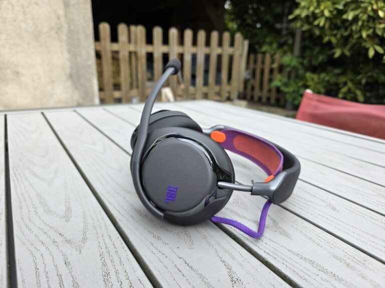 JBL Quantum 950: un auricular gaming cómodo en todas partes...