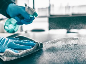 Jabones, sprays, geles… Algunos antibacterianos podrían favorecer la resistencia antimicrobiana