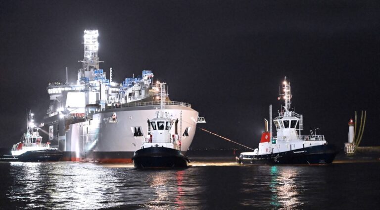 La Marina Nacional pone a flote su tercer buque de