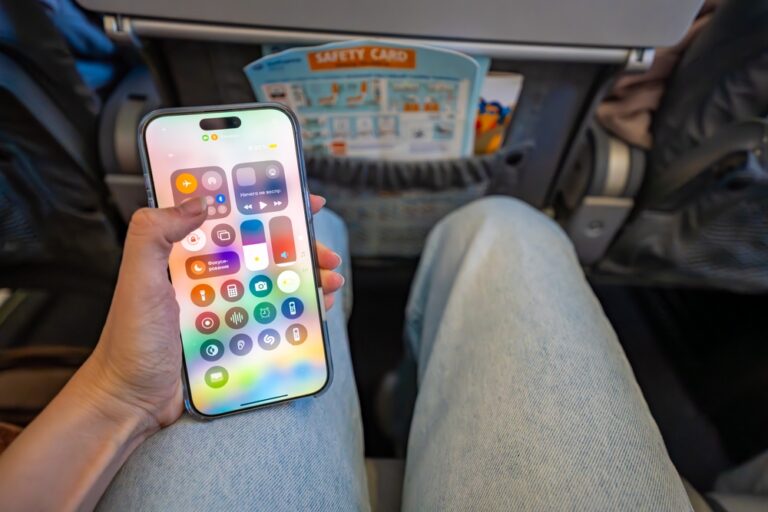 ¿Puede realmente tu teléfono hacer que se estrelle un avión?