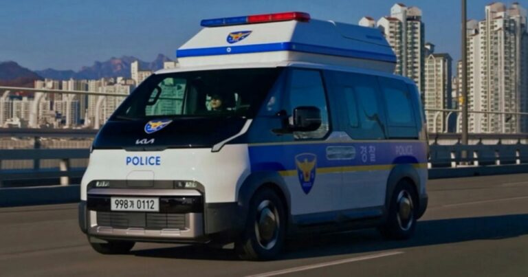 Cámaras inteligentes y dron integrado: Kia presenta su furgoneta policial