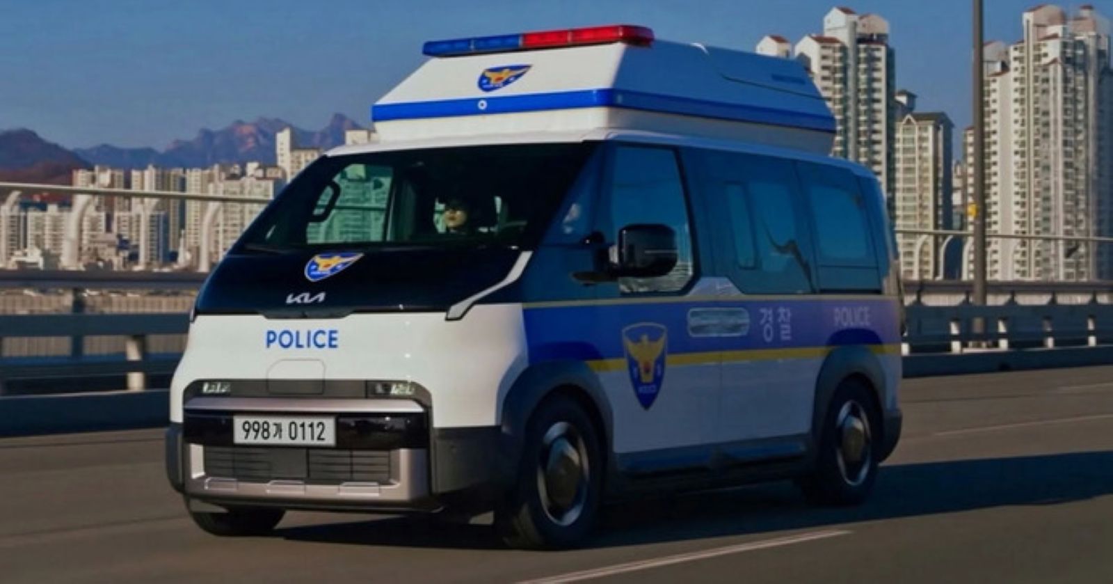 Cámaras inteligentes y dron integrado: Kia presenta su furgoneta policial