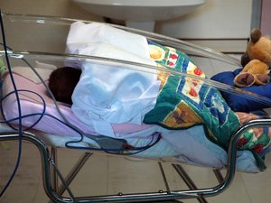 Un bebé con discapacidad abandona en el hospital tras su