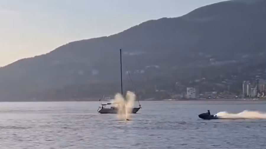 Imágenes de un jet ski lanzado a gran velocidad impactando