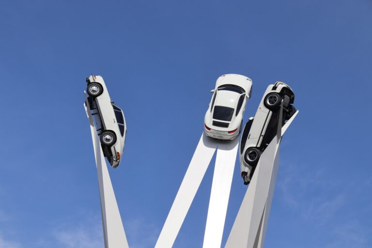 Baterías, bicicletas eléctricas, software: Porsche abandona tres apuestas tecnológicas de