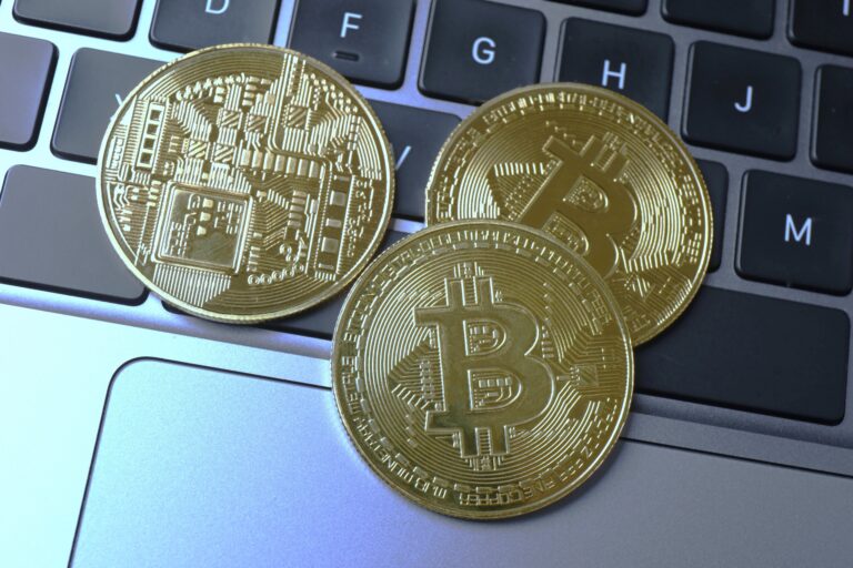 Pierde la contraseña de su wallet tras consumir drogas: Claude