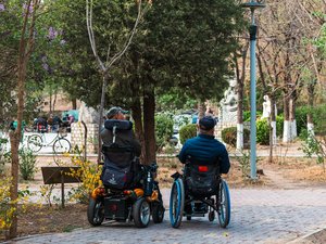 Afectado por la enfermedad de Charcot, recibe una multa de