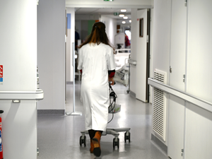 A los 2 años, es dado de alta del hospital
