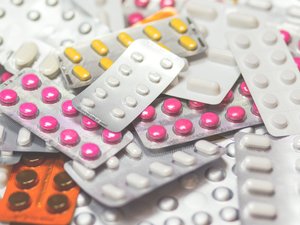 ANÁLISIS. Paracetamol, antibióticos y genéricos... ¿la prolongada obstrucción del estrecho