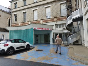 Decazeville. Hospital. La intersindical organiza un encuentro frente al hospital.