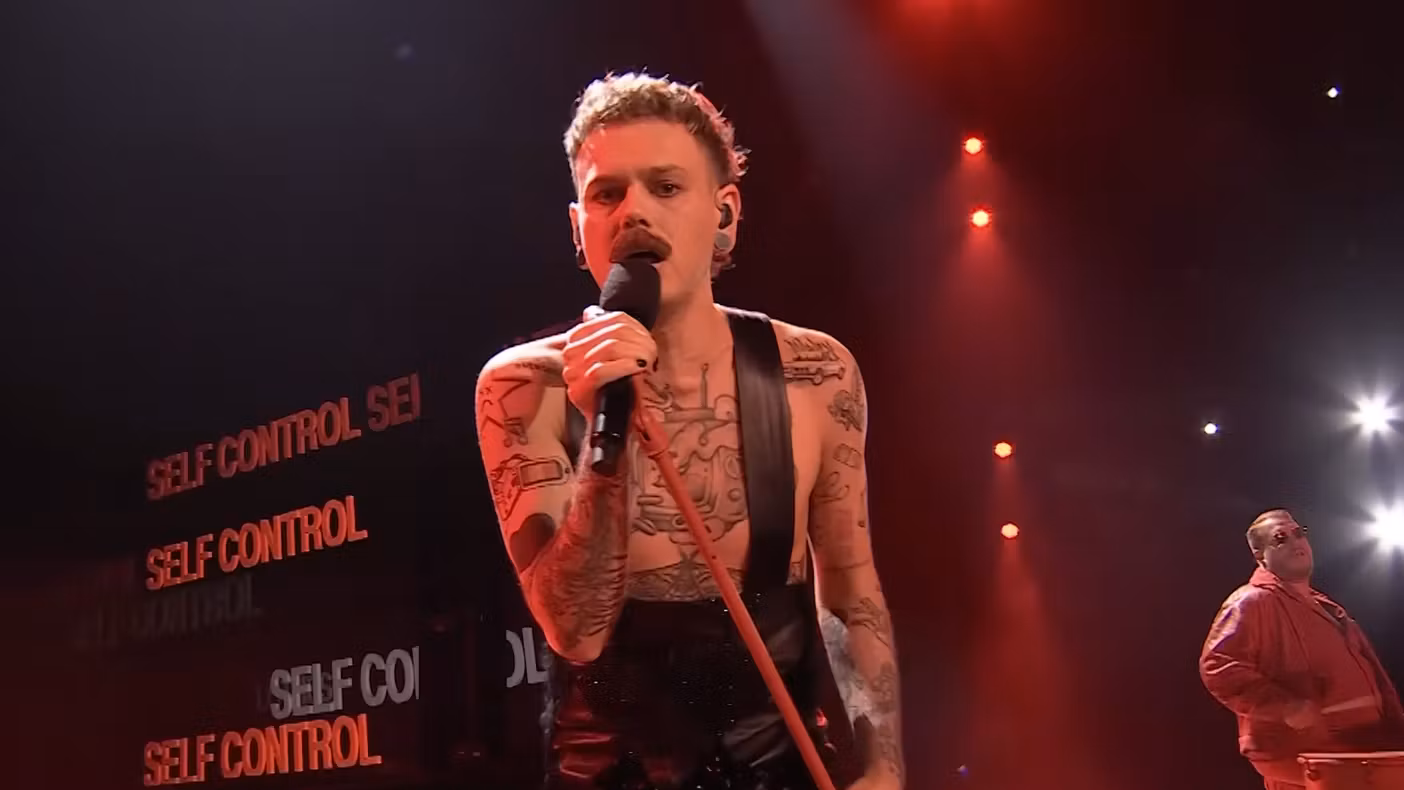 En Eurovisión, la estrella noruega Jonas Lovv deberá moderar su