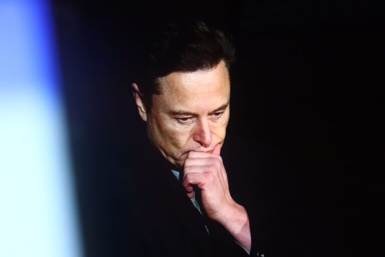 "La IA podría matarnos a todos": Elon Musk invoca a