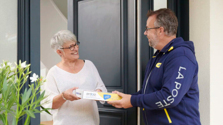 La Poste detiene Ardoiz, su tableta para seniors que no