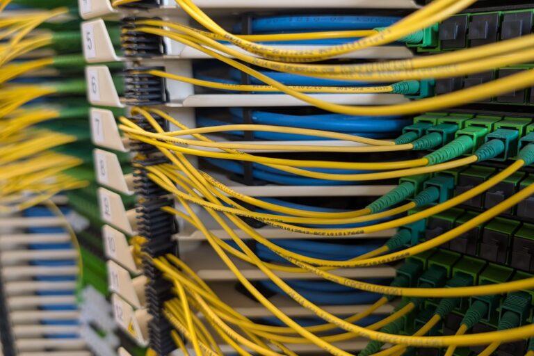 La huella de carbono de la fibra óptica revelada por