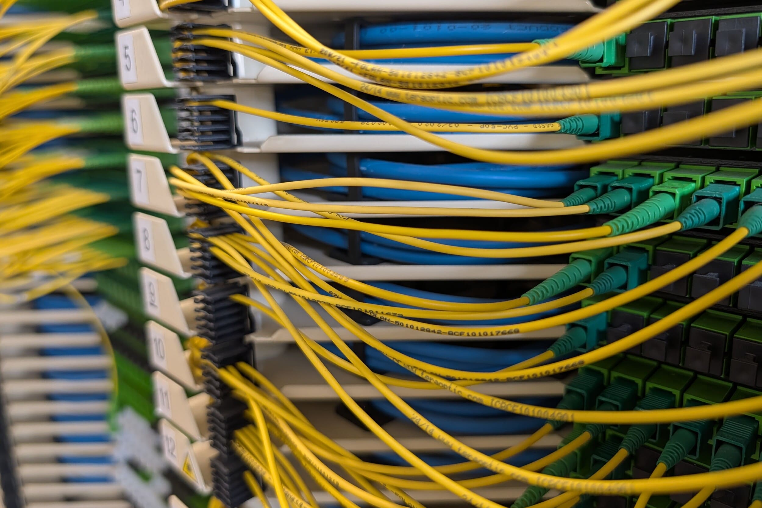 La huella de carbono de la fibra óptica revelada por