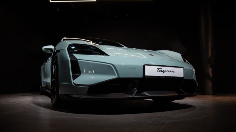 Porsche Taycan: por qué la marca detiene temporalmente la producción