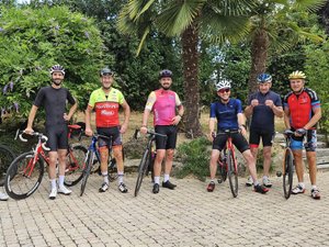 Seis ciclistas parten del col du Tourmalet para un desafío
