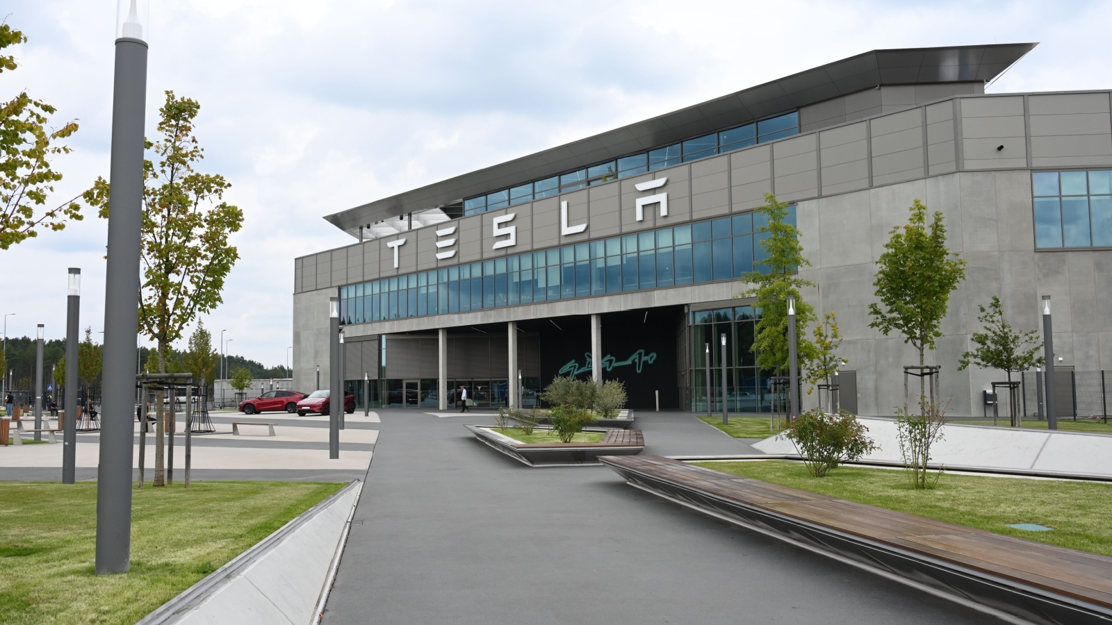 Tesla inyecta 250 millones de dólares adicionales en su fábrica