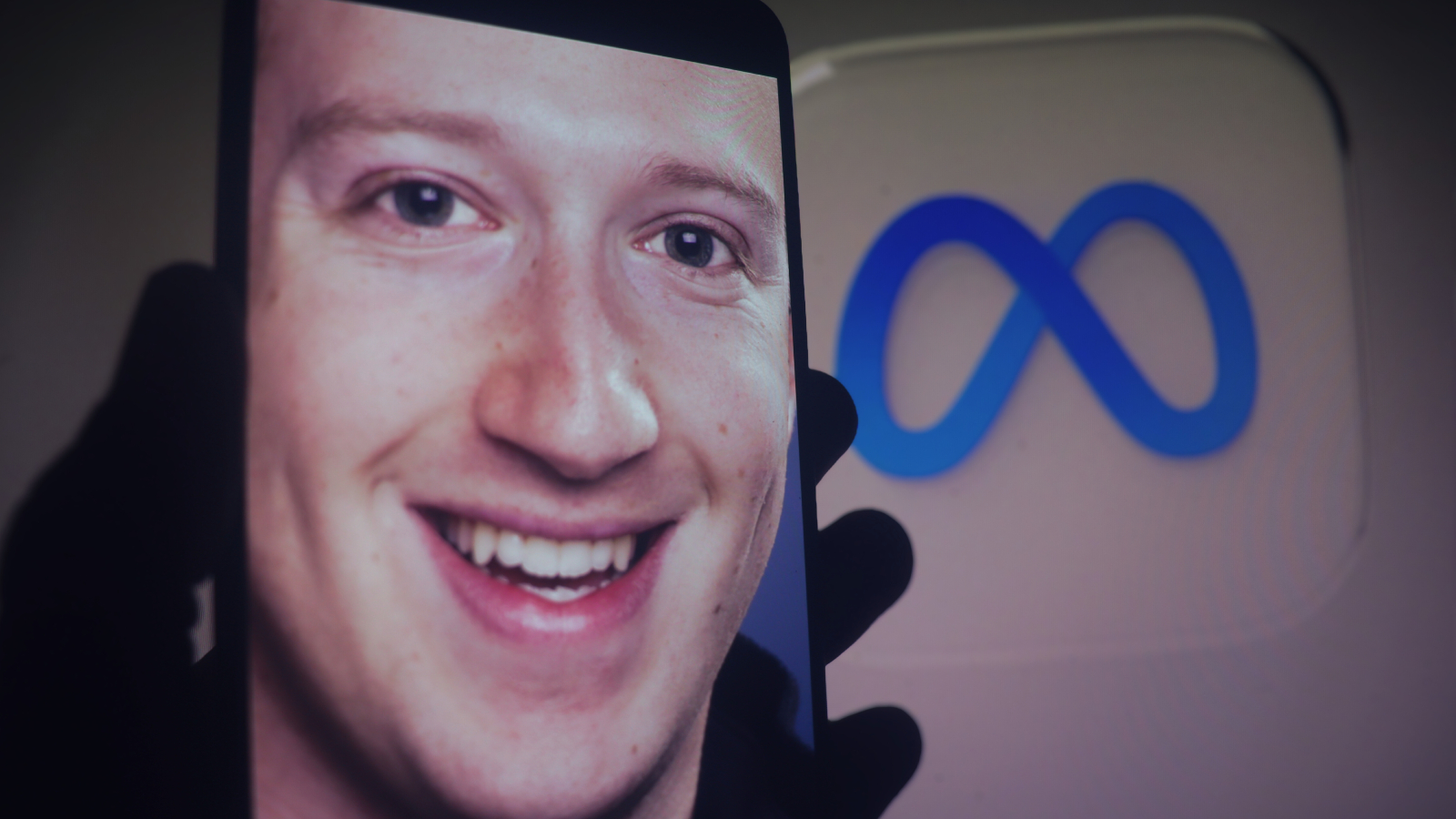 "Todo el mundo es infeliz": mientras Zuckerberg se lanza a