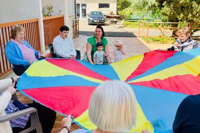 Una cuidadora infantil transforma el día a día: recrea vínculos