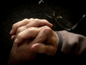 "Vi algo que nadie quiere realmente ver": una mujer octogenaria