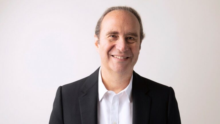 Xavier Niel intentó establecerse en Bélgica. Finalmente se retira del