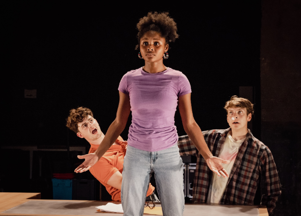 "Inusuales, vivos, alegres, conmovedores": los nuevos directores del Théâtre de