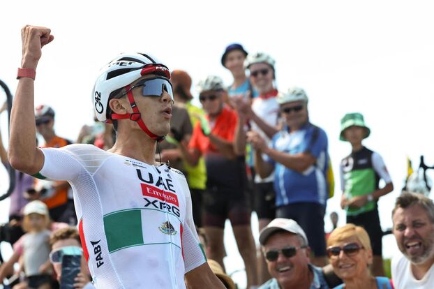 Tour Auvergne-Rhône-Alpes: Isaac Del Toro gana una etapa loca marcada