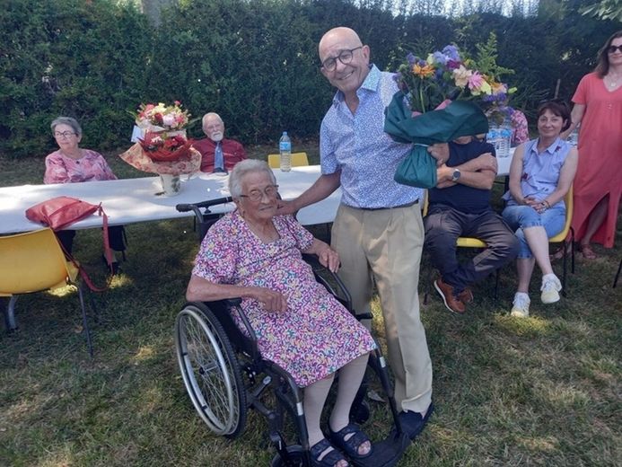 A la hora de los ramos de flores y los abrazos familiares.