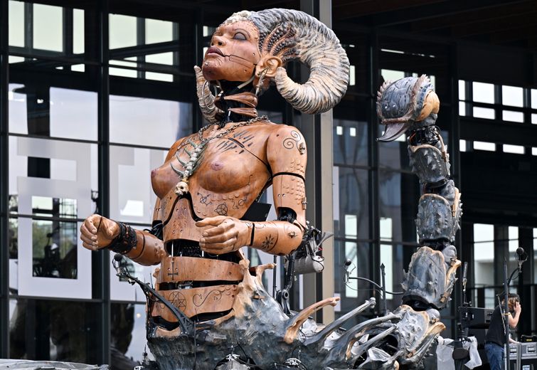 Tras haber incendiado Toulouse, Lilith, la guardiana de las tinieblas,