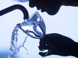 Agua potable: los médicos advierten sobre una amenaza sanitaria "subestimada"