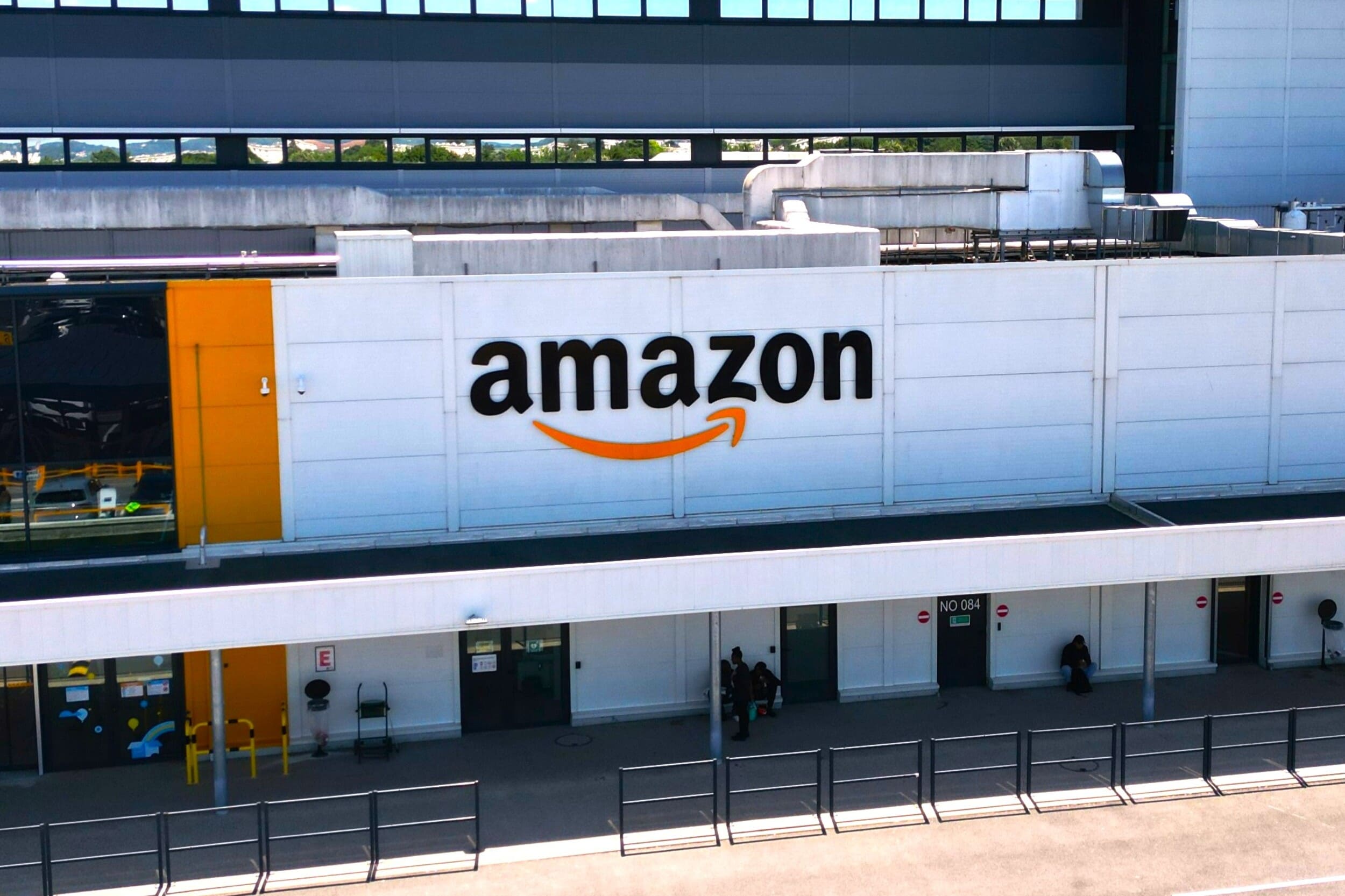 Amazon anuncia cuatro nuevos grandes almacenes en Francia, con 3,000