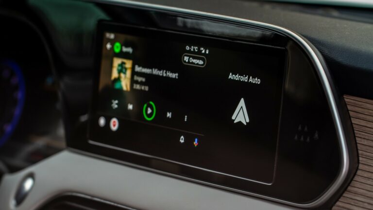 Android Auto incorpora Adobe Acrobat Reader y es menos absurdo