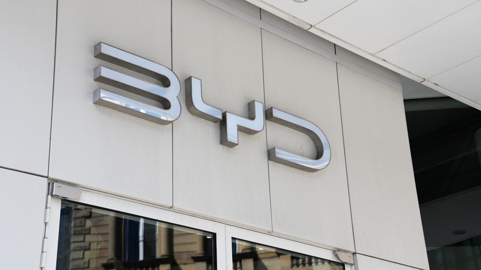 BYD desarrolla robots humanoides y planea distribuirlos en sus concesionarios