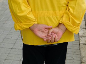 Capaz de hacer sus compras solo por la Seguridad Social,