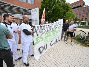 En huelga desde hace más de un mes, los ambulancieros