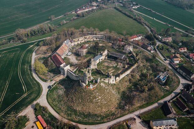 En plena renovación, la fortaleza medieval normanda de Châteauneuf-sur-Epte espera