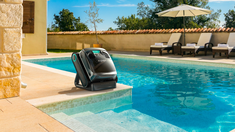Piscina impecable y jardín regado: Aiper se encarga de tus
