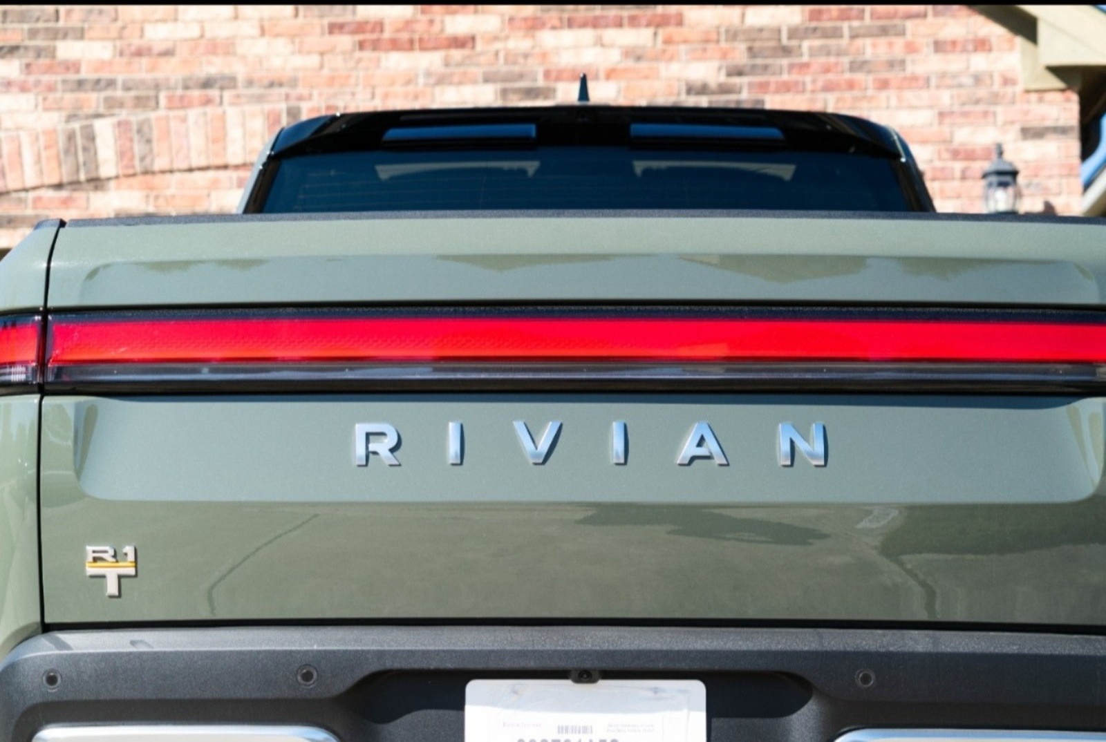 Rivian acusada de prometer demasiada autonomía en sus primeros vehículos