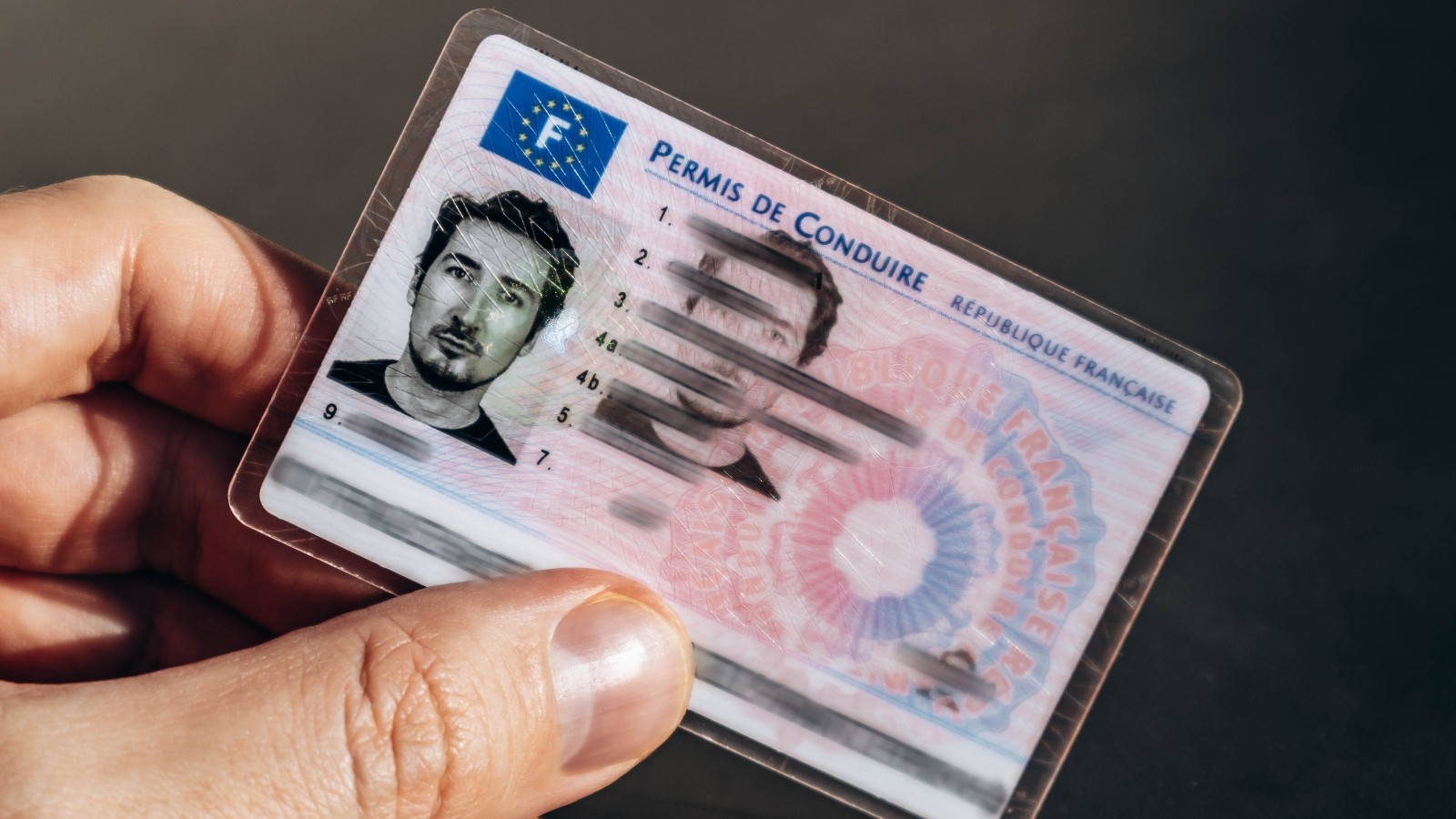 ¿El fin del permiso físico? Europa vota a favor del