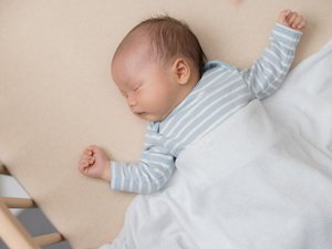 ¿Por qué los bebés tienen más huesos al nacer?