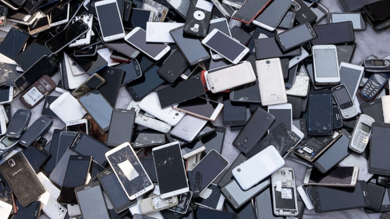 ¿Y si tus viejos smartphones se convirtieran en servidores más