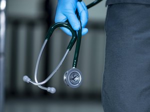 Un médico alemán condenado a cadena perpetua por asesinar a
