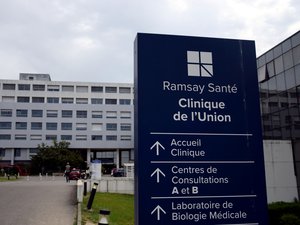 Un influencer de Toulouse acusa a una clínica privada de