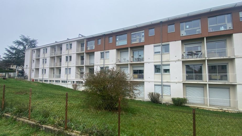 La residencia Bataillé goza de un entorno agradable con un gran parque y cerca del centro de la ciudad.