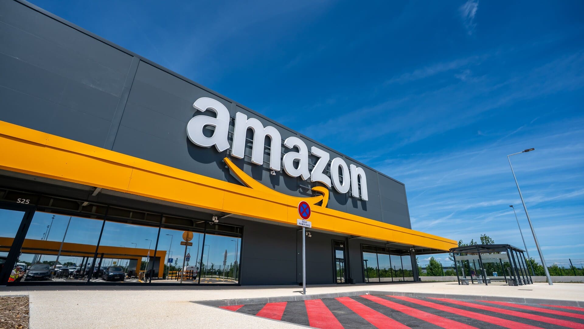 Amazon abre un gigantesco centro logístico cerca de Lyon y