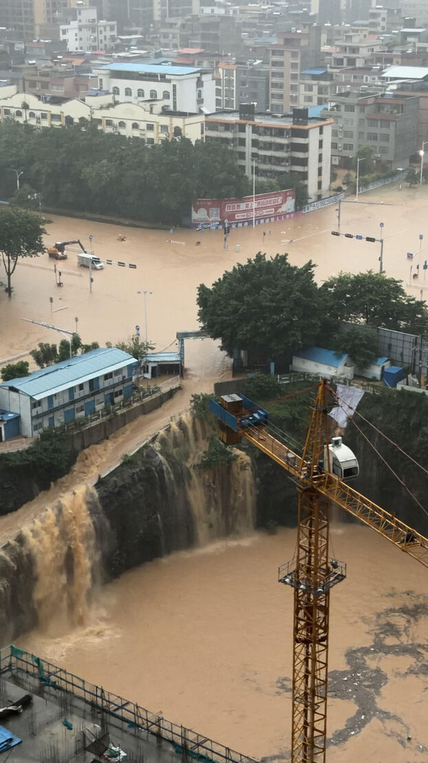 China: al menos 15 muertos y 9 desaparecidos, miles de