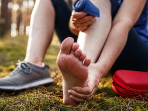 Dolores en los pies: estas señales que los deportistas no