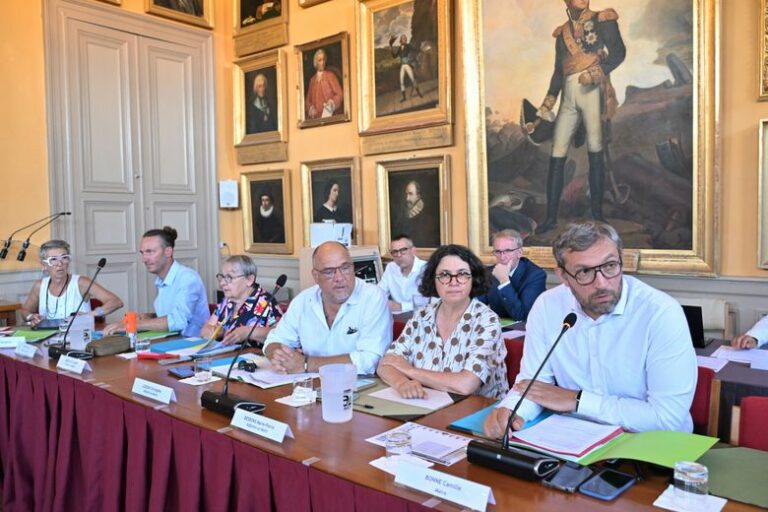 ENTRETIEN. "No hacer explotar el gasto público": salud, vivienda, seguridad...