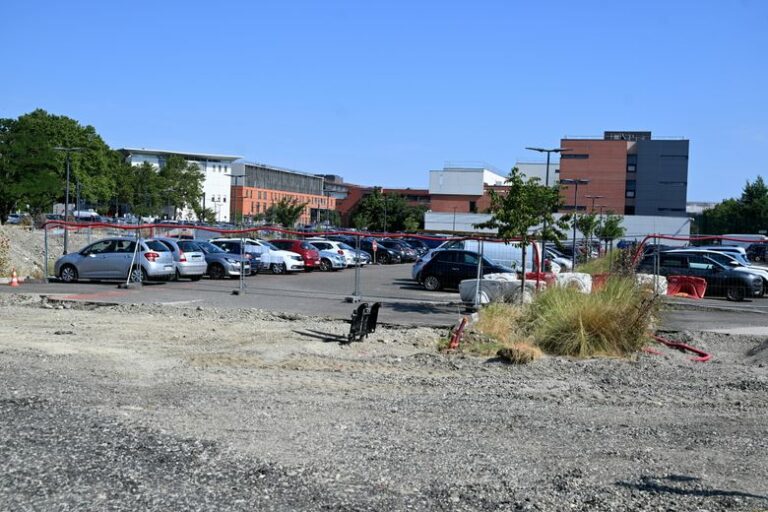 Estacionamientos adicionales, alerta experimental, corredor verde: el mayor aparcamiento del